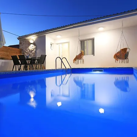 Danica With Private Pool * Drage