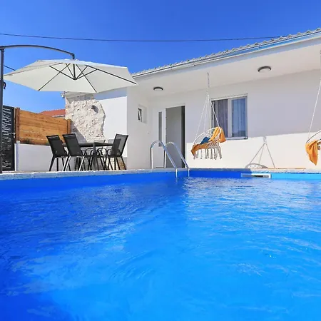 Danica With Private Pool * Drage