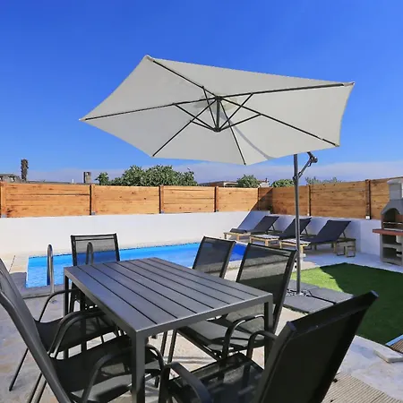 Danica With Private Pool * Drage
