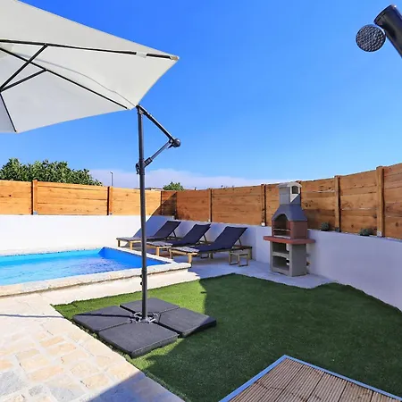 Danica With Private Pool וילה *